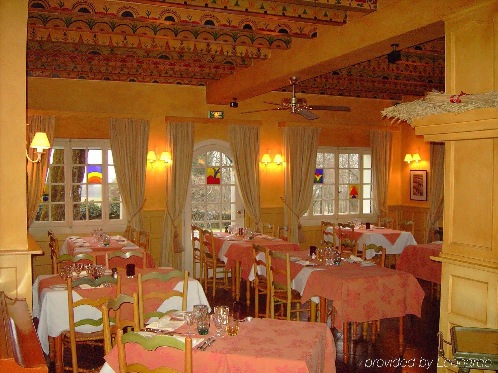 Auberge Des Chasseurs Echenevex Restaurant photo